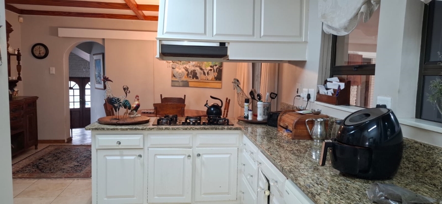 5 Bedroom Property for Sale in Beacon Bay Eastern Cape